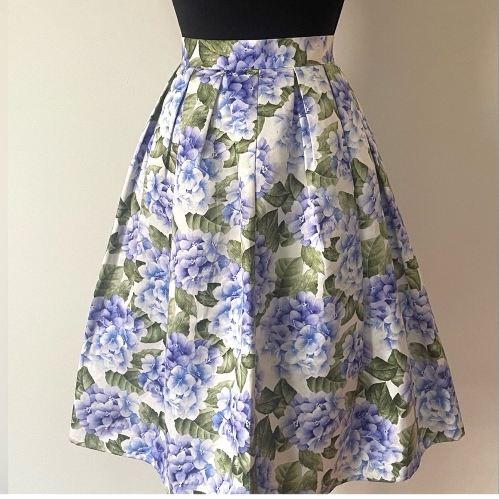 Forever 21 Floral A-Line Midi Skirt in hydrangea print, S